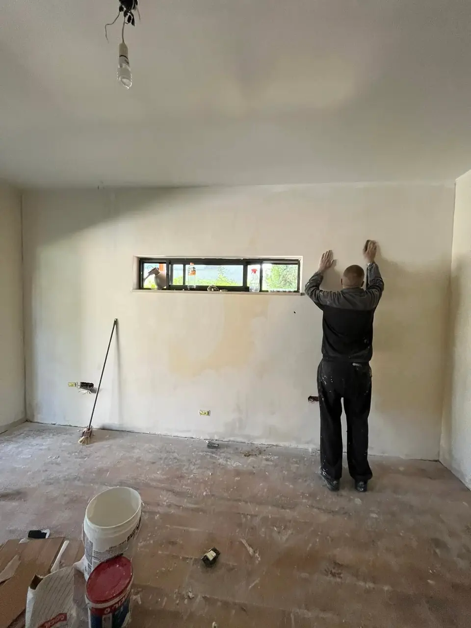 חדר בתהליך: הכנה, תיקונים וצבע